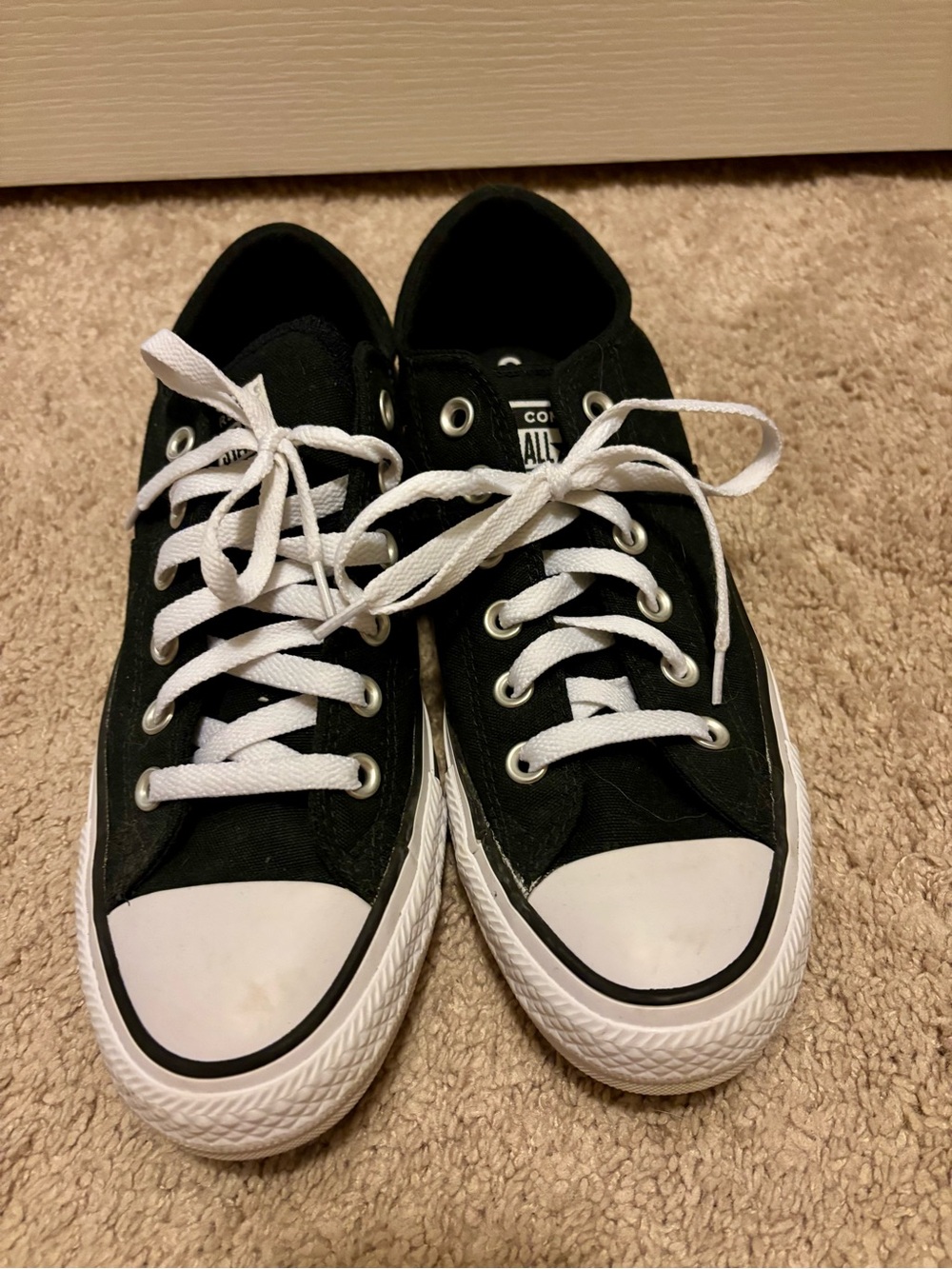 Converse Chucks women’s Black and White Low Top